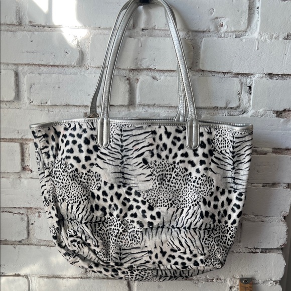 Stylish Animal Print Tote Bag - Black and White - Picture 2 of 6